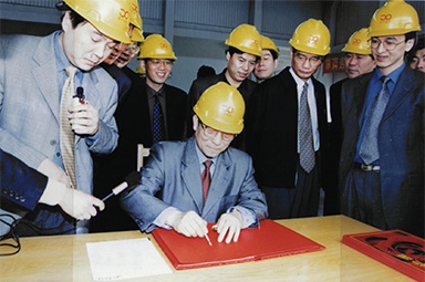 2002年4月3日，時任浙江省省長柴松岳視察景興工業(yè)園