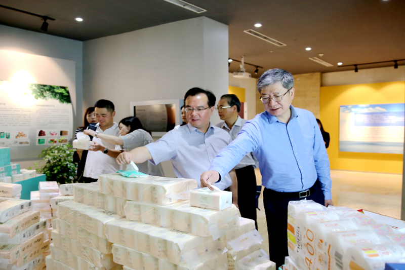 2019年 5月22日，時任浙江省社會組織綜合黨委專職副書記、省民政廳社會組織管理局局長蔡國華蒞臨景興紙業(yè)調(diào)研企業(yè)發(fā)展情況和黨建工作