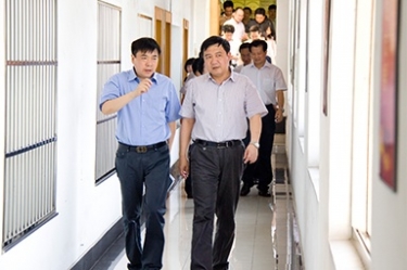 2012年7月5日，時任嘉興市委書記李衛(wèi)寧一行調(diào)研公司黨建工作